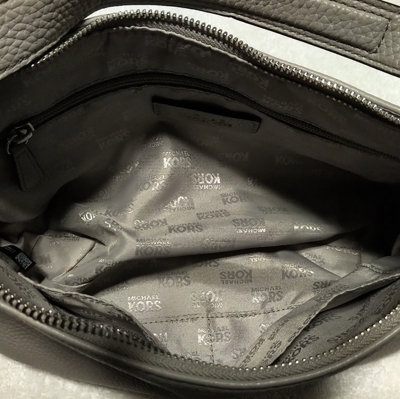 Authentic Michael Kors Purse - Picture 4 of 6